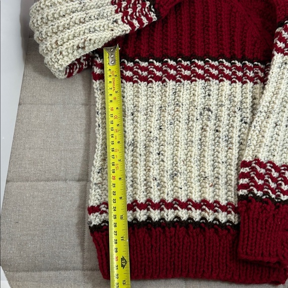 Sweater. Hand made. Vintage. Red and Cream Knit Sweater - Picture 3 of 4